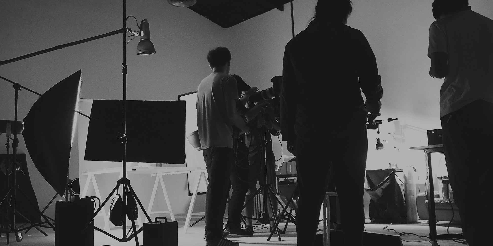 Lights_Camera_People_2000x1000